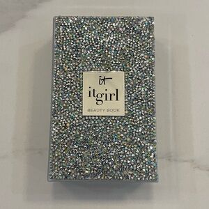 It Girl Beauty Book
